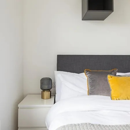 Victorian Building Turned Charming Hotel Perfect For Short And Long Term Stay With Wifi